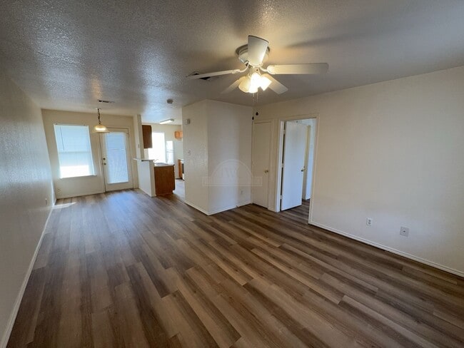 Building Photo - 1709 Spring Rose Cir