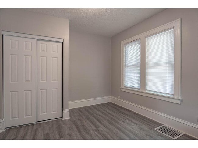 Building Photo - 1002 Lowry Ave N