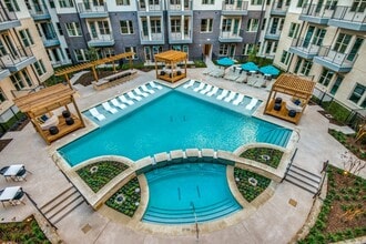 Building Photo - Luxia Gallery House