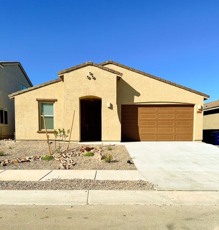 Foto principal - $600 off move in costs with lease start by...
