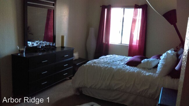 Foto del edificio - 4407 Oakhollow Dr