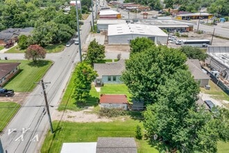 Building Photo - 7304 Kinney St