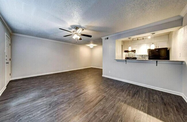 Building Photo - 5426 Menchaca Rd