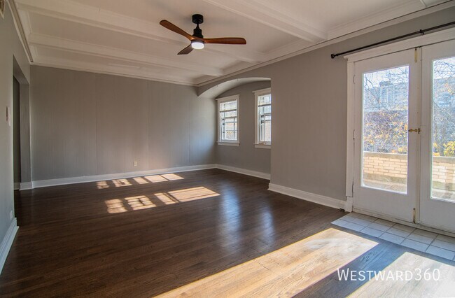 Foto del edificio - 844 W Lakeside Pl