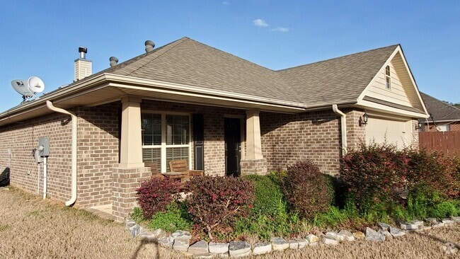 Building Photo - 1013 River Crest Trl