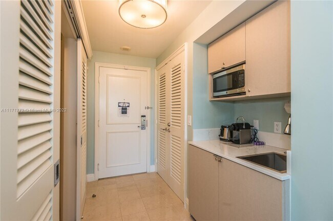Foto del edificio - 455 Grand Bay Dr