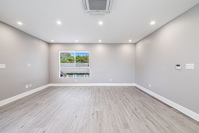 Foto del edificio - 2914 E 5th St