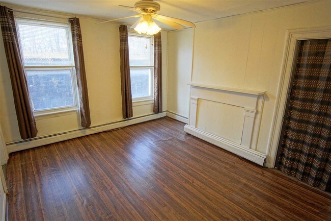 Building Photo - 268 6th St