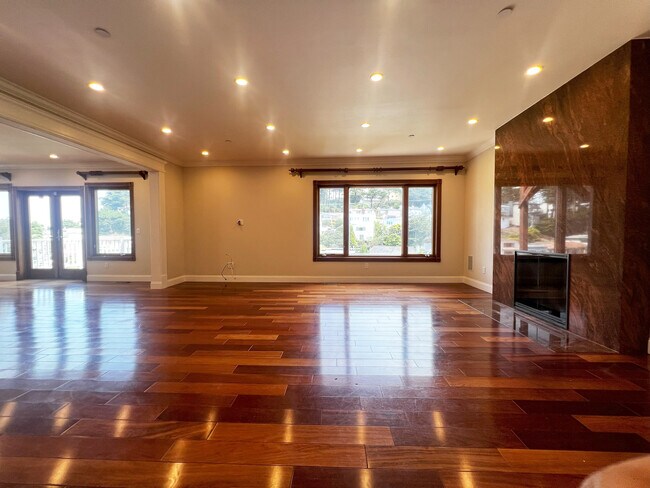 Foto del edificio - 19 Rosewood Dr