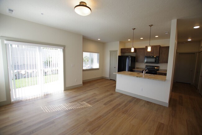 Building Photo - Sunbeam Townhomes | Modern Townhome Living in the Heart of Kuna