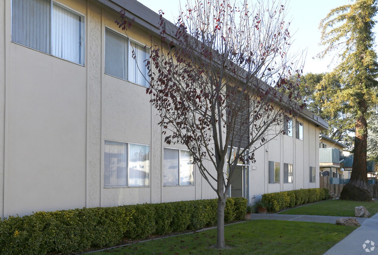 Foto del edificio - Pebble Creek Apartments