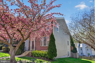 Building Photo - 8010 Readington Ct