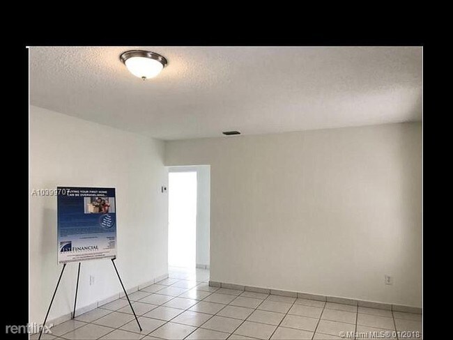 Foto del edificio - 2 br, 1 bath House - 13 Northwest 22nd Avenue