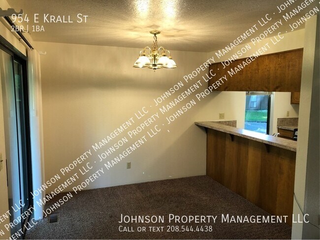 Building Photo - 954 E Krall St