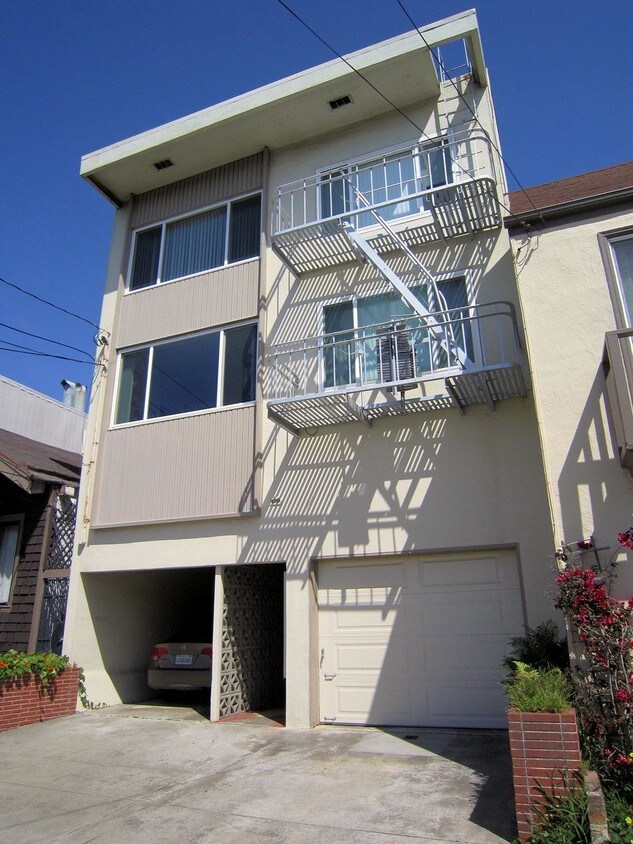 Primary Photo - 1276 46th Ave