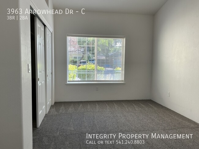 Building Photo - 3963 Arrowhead Dr