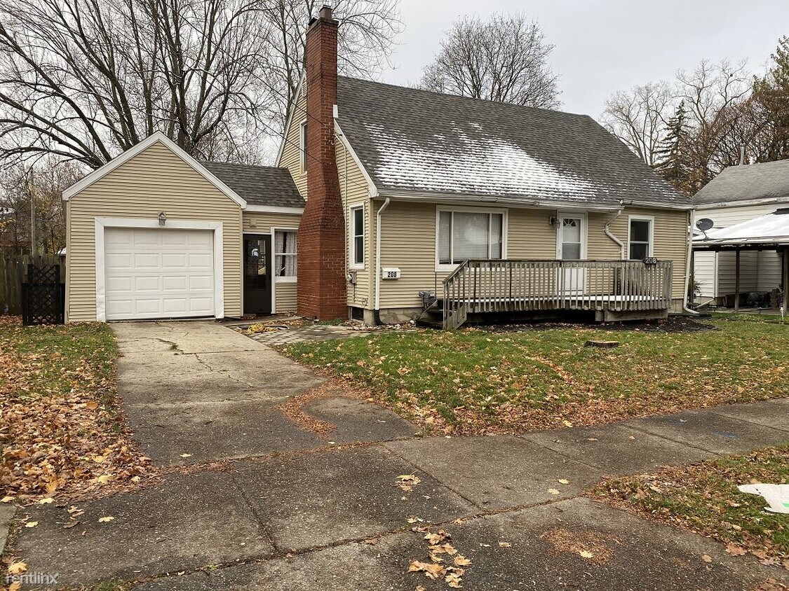 3 br, 1.5 bath House 208 S Hayford Ave House Rental in Lansing, MI