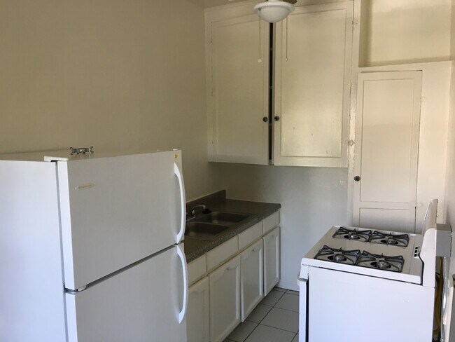 kitchen - 240 N Reno St