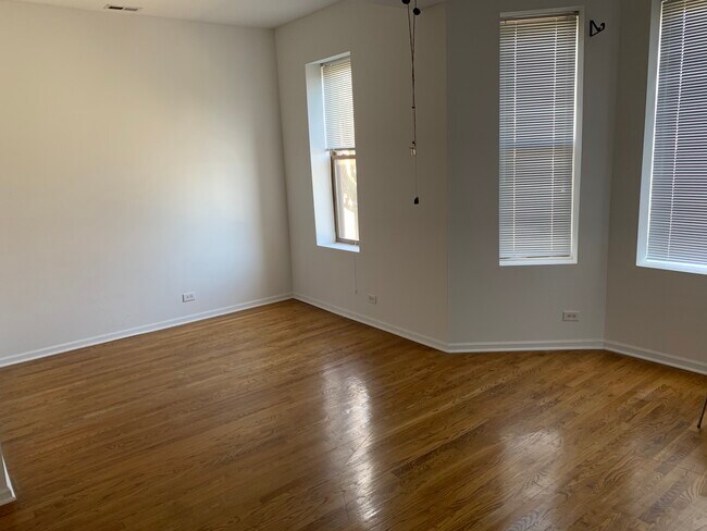 Building Photo - 3820 S Lowe Ave