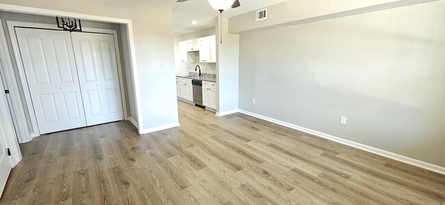 Building Photo - 1212 W 52nd St