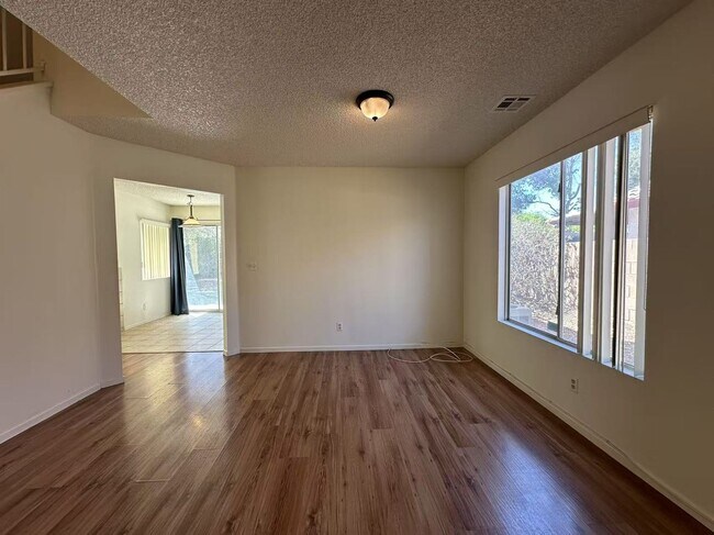 Foto del edificio - ozy 2-story single-family hom
