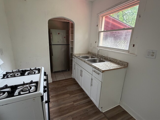 Building Photo - 3724 Hillman St