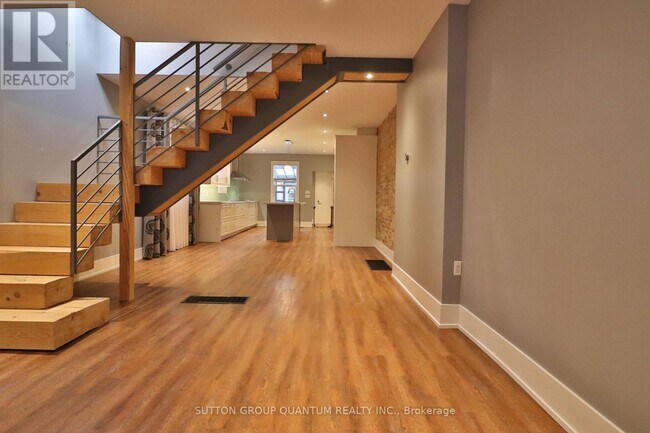 Photo du bâtiment - 803 Lansdowne Ave