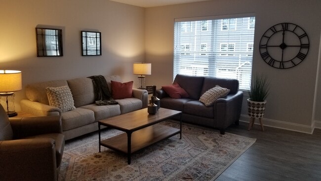 Building Photo - The Residences at 628 Maple