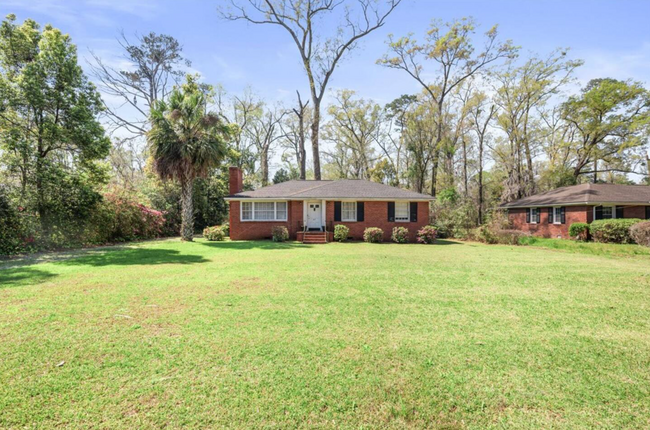 Building Photo - Spacious 3-Bedroom, 1-Bathroom Home in Sav...