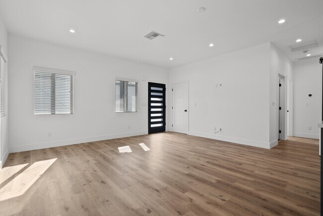 Foto del edificio - 24894 Walnut St