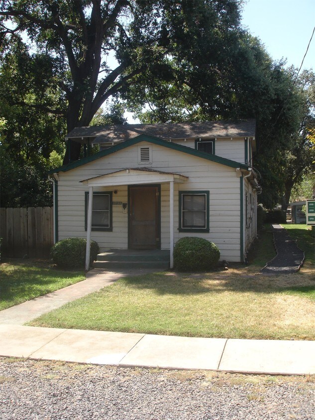 Primary Photo - 1721 Spruce Ave