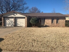 Building Photo - 3412 69th Dr