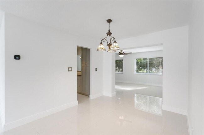 Building Photo - 5502 NW 51st Ave