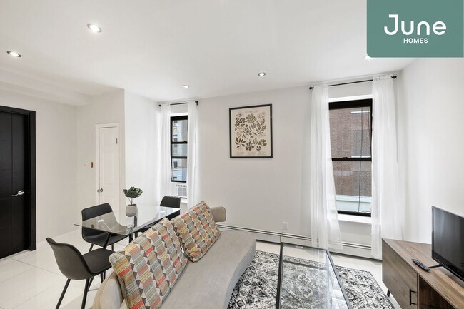 Foto del edificio - ROOM ONLY in 3-bed/1.0-bath Home