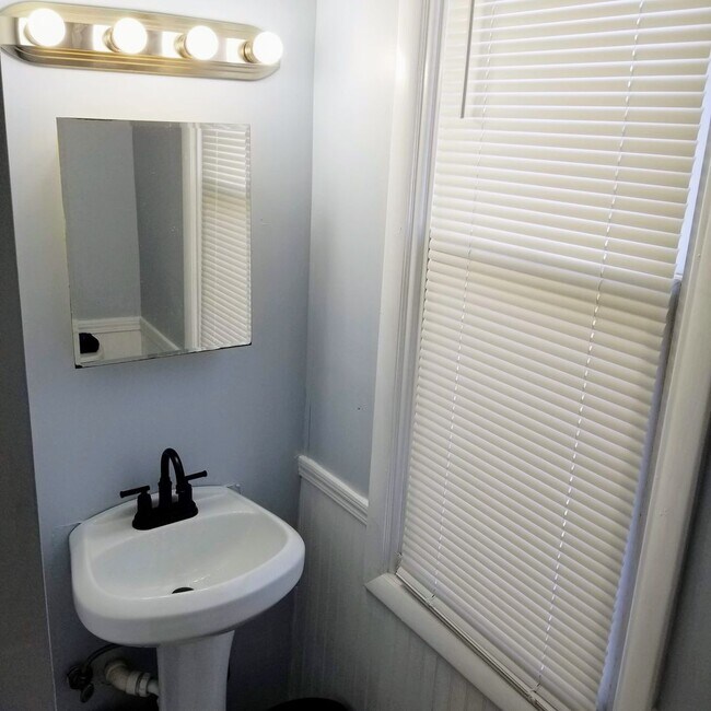 Foto del edificio - Cozy Lancaster Apartment in Prime Location
