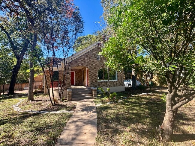 Foto del edificio - Hemphill Park Gem! 4 Bed/2.5 Bath - Availa...