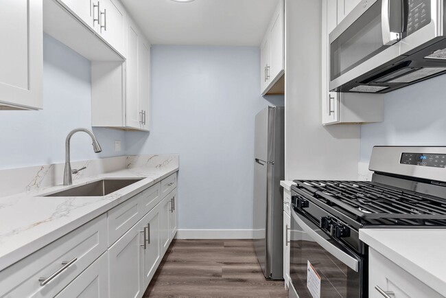 Building Photo - 1804 W 78th St