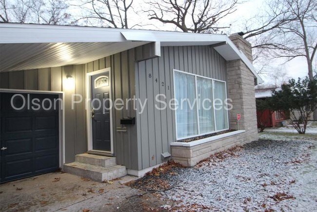 Building Photo - 8421 Lakewood Ave