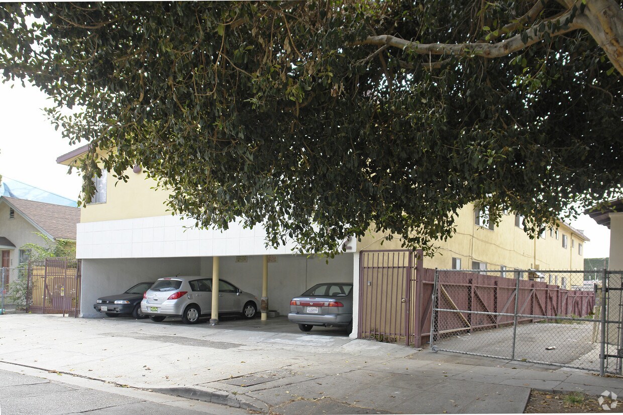 Foto del edificio - 5812 Willoughby Ave