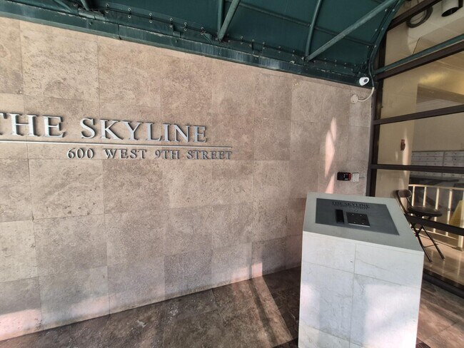 Foto del edificio - 600 W 9th St