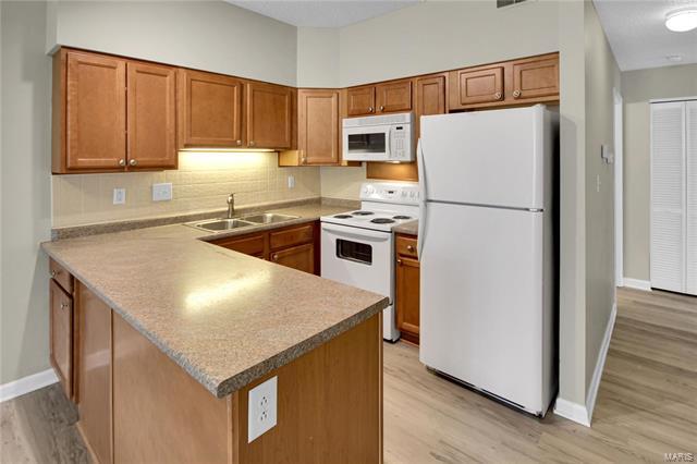Building Photo - 13831 Amiot Dr