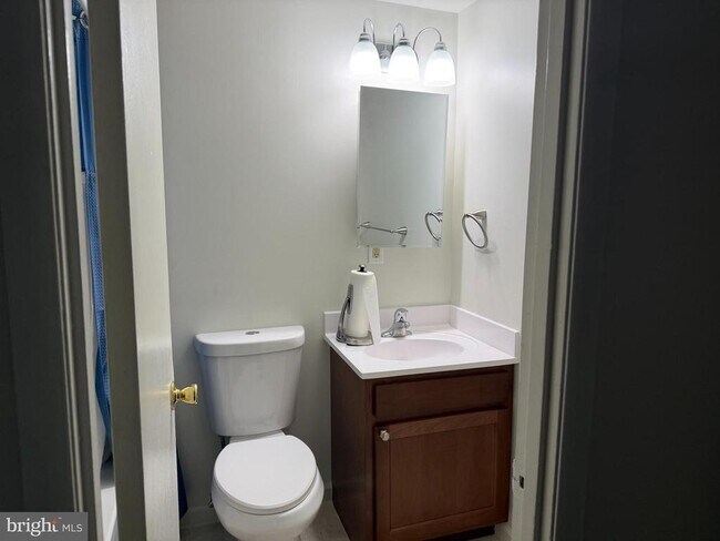 Foto del edificio - 7260 Donnell Pl