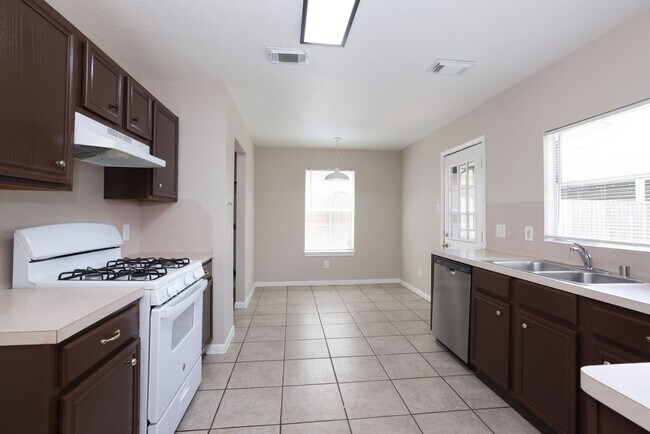 Foto del edificio - 15422 Ferness Ln