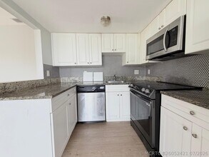Building Photo - 1501 Crescent Cir
