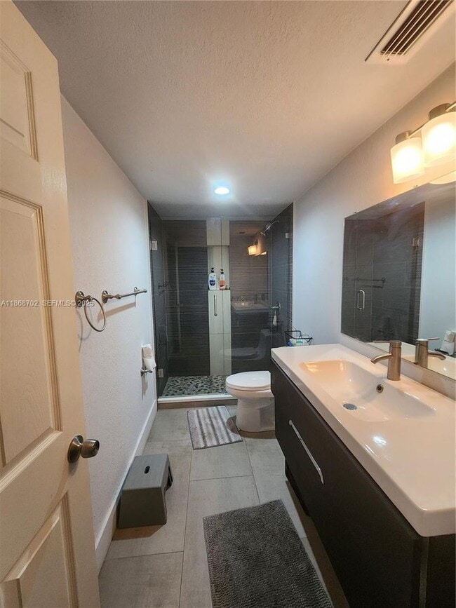 Foto del edificio - 8419 Forest Hills Dr