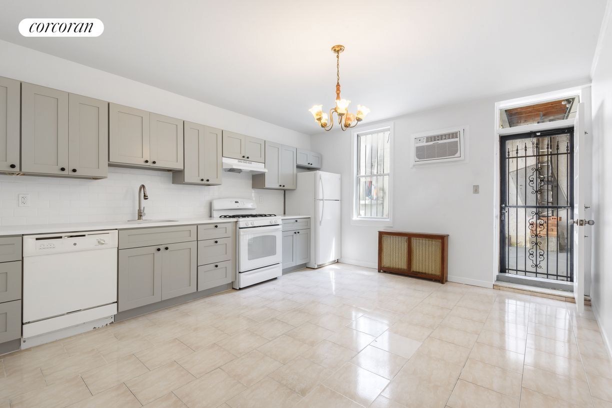 Foto principal - 470 Humboldt St