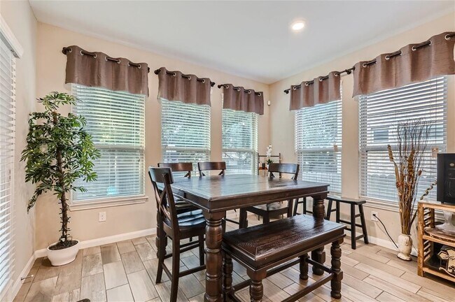 Building Photo - 2225 Sauterne Dr