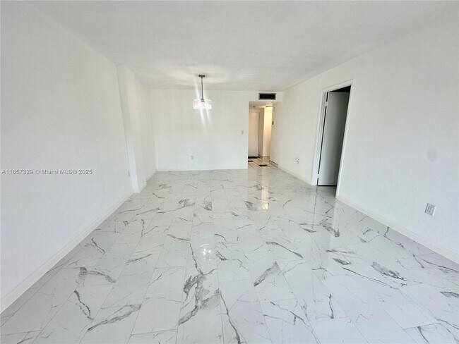 Foto del edificio - 15600 NW 7th Ave