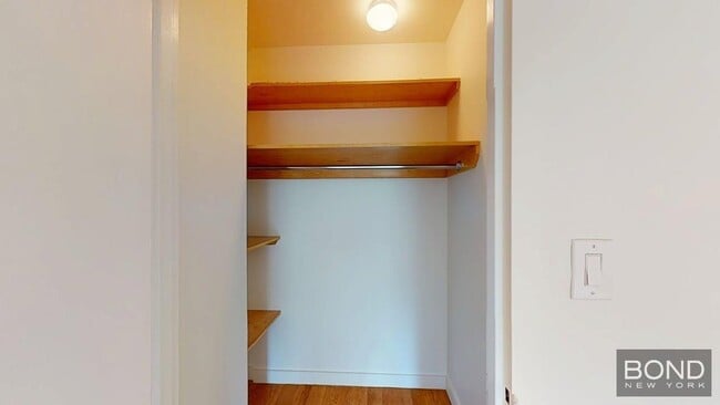 Building Photo - 247 W 87th St