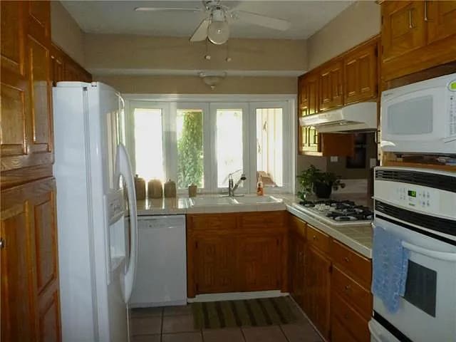 Foto del edificio - 2717 Jewell Dr